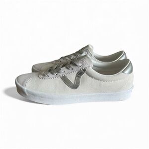 Vans women’s white and silver suede low top sneakers size 10.5 in NWT​​